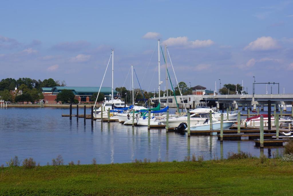 Bridgepointe Hotel & Marina New Bern Exterior foto